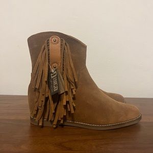 DINGO KAYCE CAMEL SUEDE HIDDEN WEDGE FRINGE BOOTIES